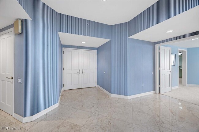 8171 Bay Colony Dr in Naples, FL - Building Photo - Building Photo