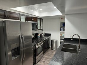 2700 Cahuenga Blvd E, Unit Cahuenga Hills Condo in Los Angeles, CA - Building Photo - Building Photo