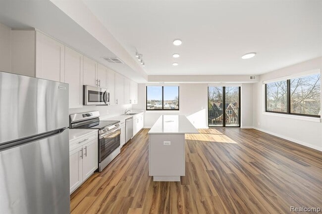 16530 E Warren Ave, Unit 203 in Detroit, MI - Foto de edificio - Building Photo