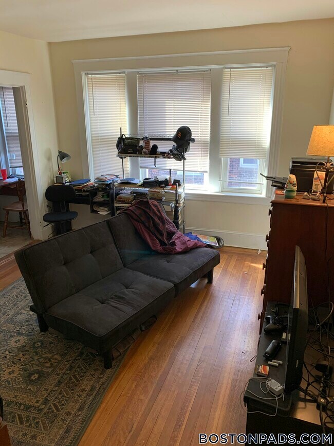 1615 Commonwealth Ave in Boston, MA - Building Photo - Building Photo
