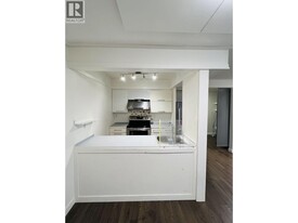 8120 Colonial Dr in Richmond, BC - Building Photo