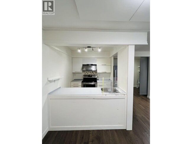 property at 8120 Colonial Dr