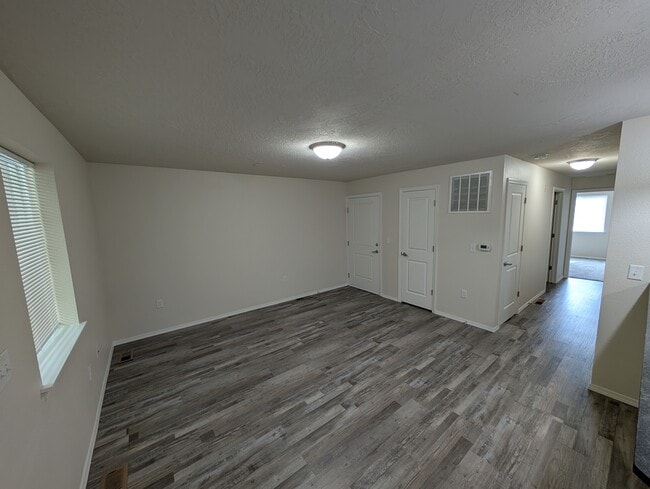 1360 S Edgewater Cir, Unit 101 in Nampa, ID - Building Photo - Building Photo