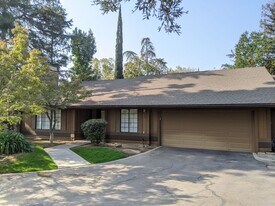 538 W Barstow Ave in Fresno, CA - Building Photo