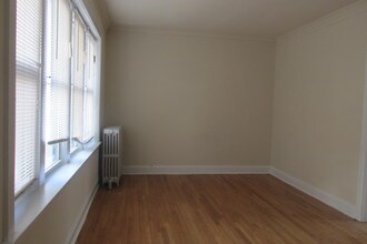 6315 S California Ave-Unit -6315-2A in Chicago, IL - Building Photo - Building Photo