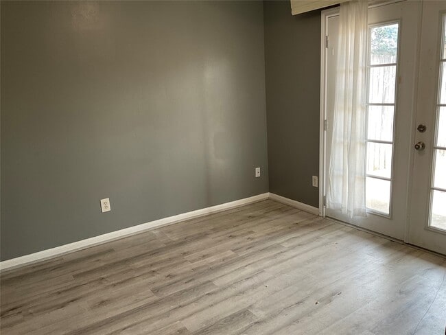 property at 1517 TX-146