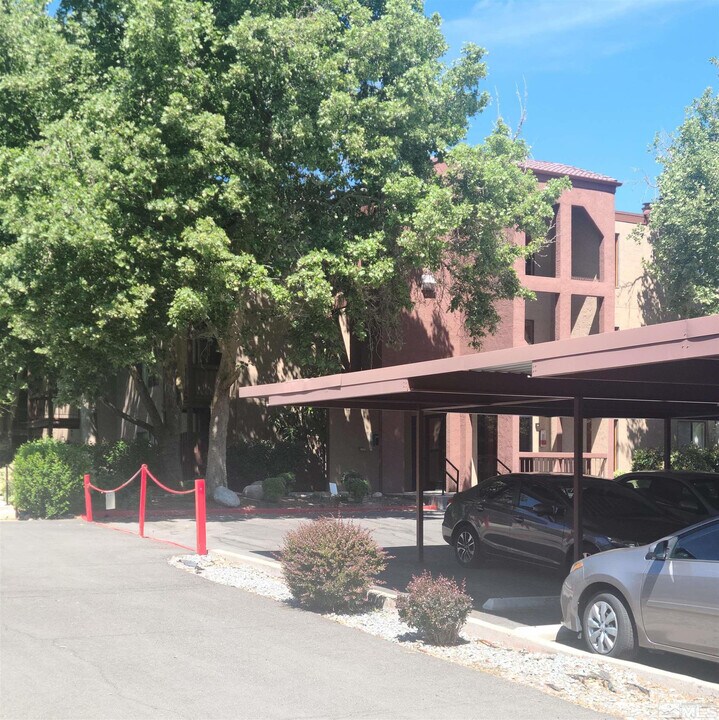2955 Lakeside Dr in Reno, NV - Building Photo