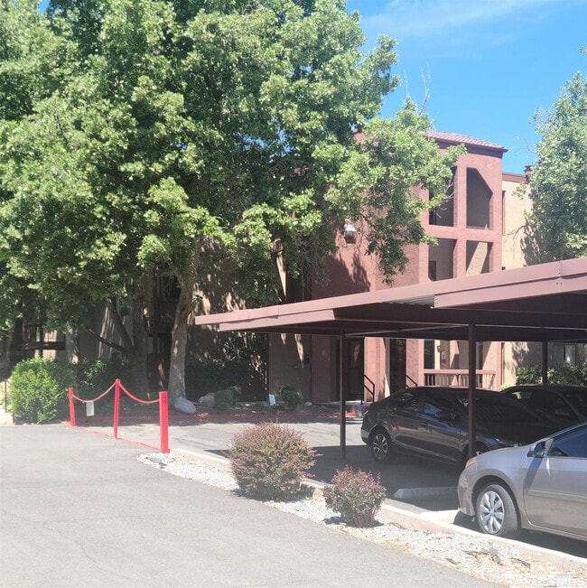 property at 2955 Lakeside Dr