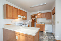 1308 Jack Pine Way in Kalamazoo, MI - Foto de edificio - Building Photo