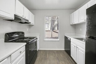 Riverwood in Roswell, GA - Building Photo