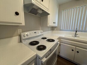 4679 Cherokee Ave in San Diego, CA - Foto de edificio - Building Photo