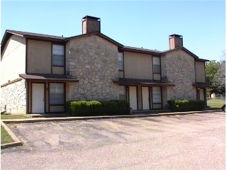 Sun Valley Apartments in Cleburne, TX - Building Photo - Building Photo