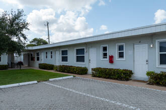The Palm Beach Flaimingo in Lake Worth Beach, FL - Building Photo - Building Photo