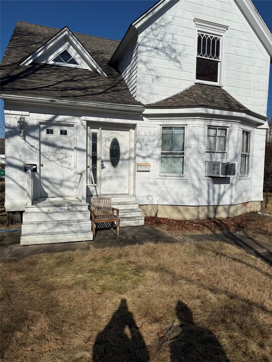 205 Meeting House Ln in Southampton, NY - Building Photo