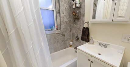 132 Myrtle St, Unit 2 in Boston, MA - Building Photo - Building Photo