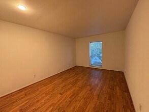 5105 W 75th St in Prairie Village, KS - Building Photo - Building Photo