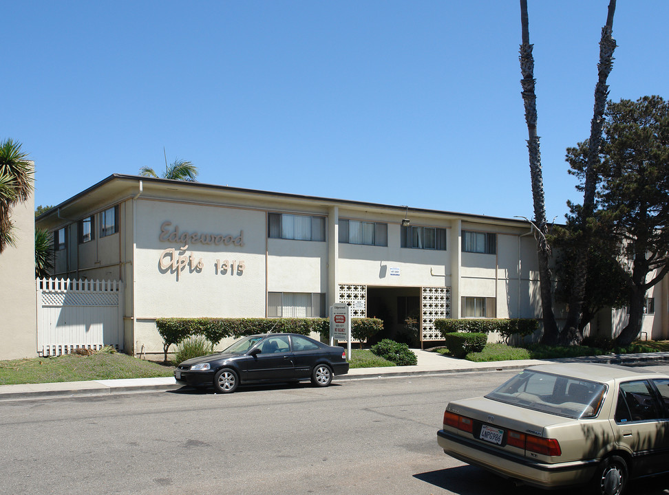 Edgewood Apartments in Oxnard, CA - Building Photo