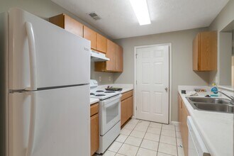6302 Fairington Village Dr in Stonecrest, GA - Building Photo - Building Photo