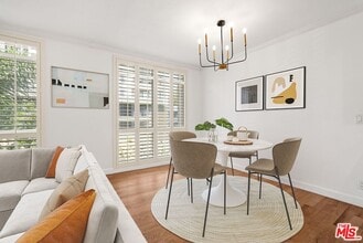 7270 Hillside Ave in Los Angeles, CA - Building Photo - Building Photo