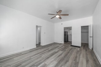 Windsor Court in Glendale, CA - Foto de edificio - Interior Photo