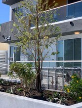 1545 S Fairfax Ave in Los Angeles, CA - Foto de edificio - Building Photo