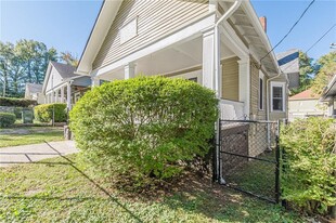 395 Lawton St SW in Atlanta, GA - Foto de edificio - Building Photo