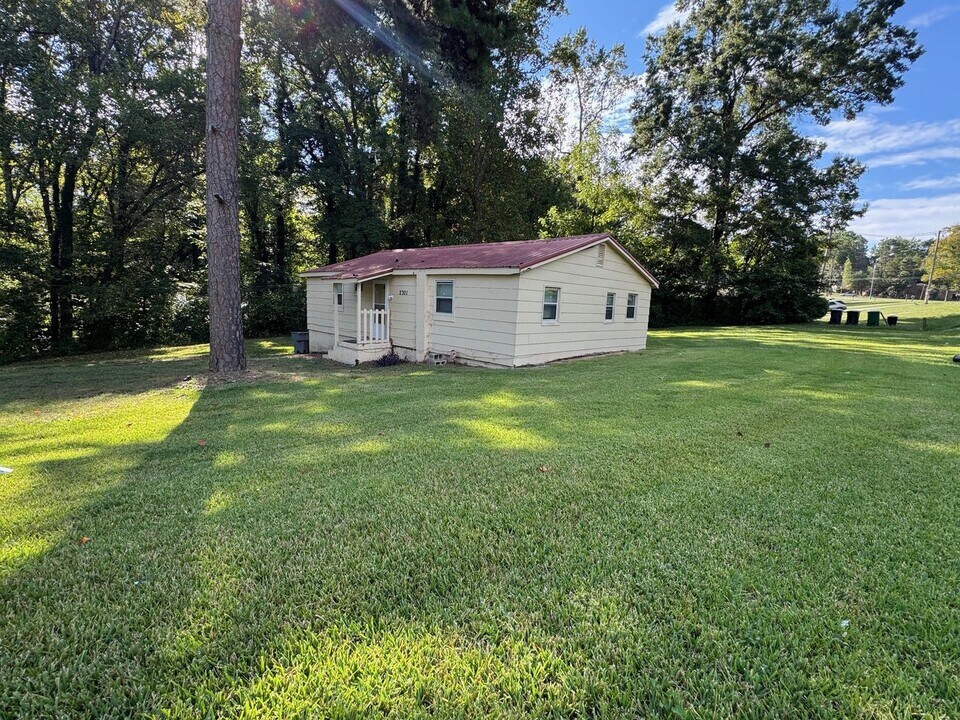 2301 Toddville Rd in Charlotte, NC - Building Photo
