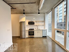 108 W Chicago Ave in Chicago, IL - Building Photo - Building Photo
