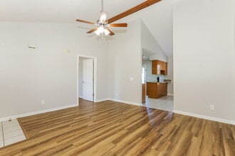 420 Wildwood Dr in Smyrna, TN - Foto de edificio - Building Photo