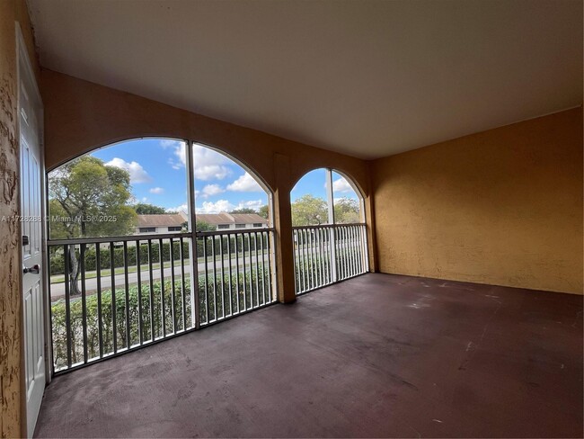 2662 NW 33rd St, Unit 2510 in Oakland Park, FL - Building Photo - Building Photo