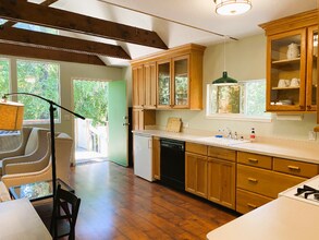 1042 Easum Dr in Napa, CA - Building Photo - Building Photo