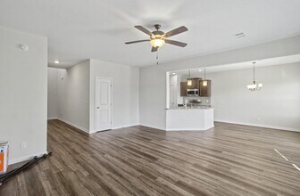 121 Battalion Ln in Hinesville, GA - Building Photo - Building Photo