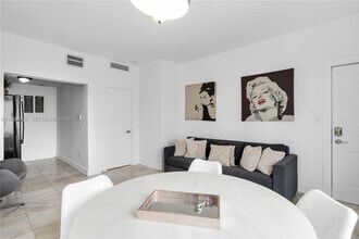 801 8th St in Miami Beach, FL - Building Photo - Building Photo