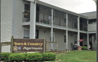 1410 30th St in Highland, IL - Building Photo