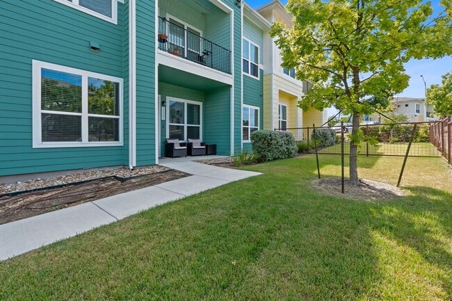 8601 West Gate Blvd in Austin, TX - Building Photo - Building Photo
