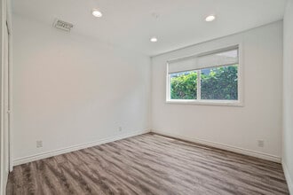 15235 Morrison St in Sherman Oaks, CA - Building Photo - Building Photo