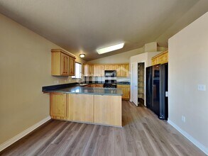 340 W Oaks Dr in Ogden, UT - Building Photo - Building Photo
