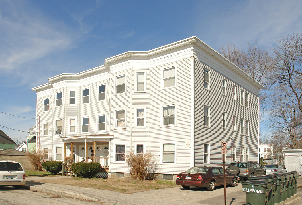 21 Clifford Ave in Manchester, NH - Building Photo