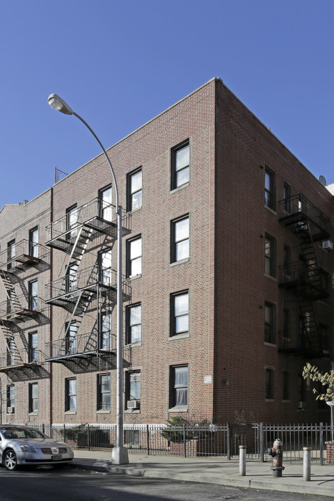 3226 41st St in Astoria, NY - Building Photo