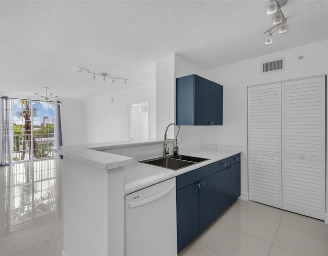 1900 Van Buren St in Hollywood, FL - Foto de edificio - Building Photo