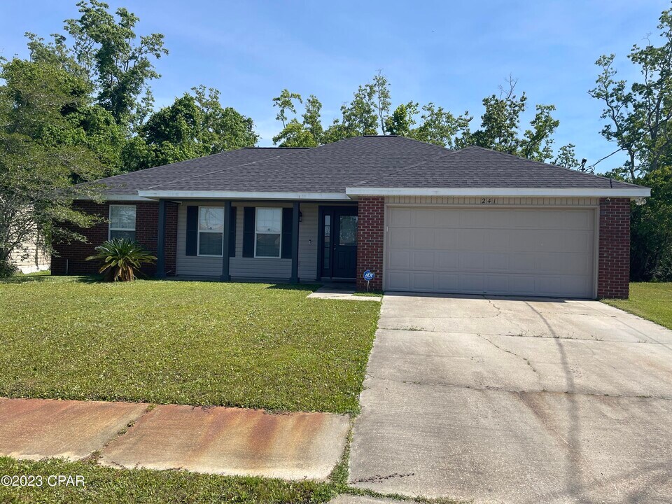241 Hannover Cir in Panama City, FL - Building Photo