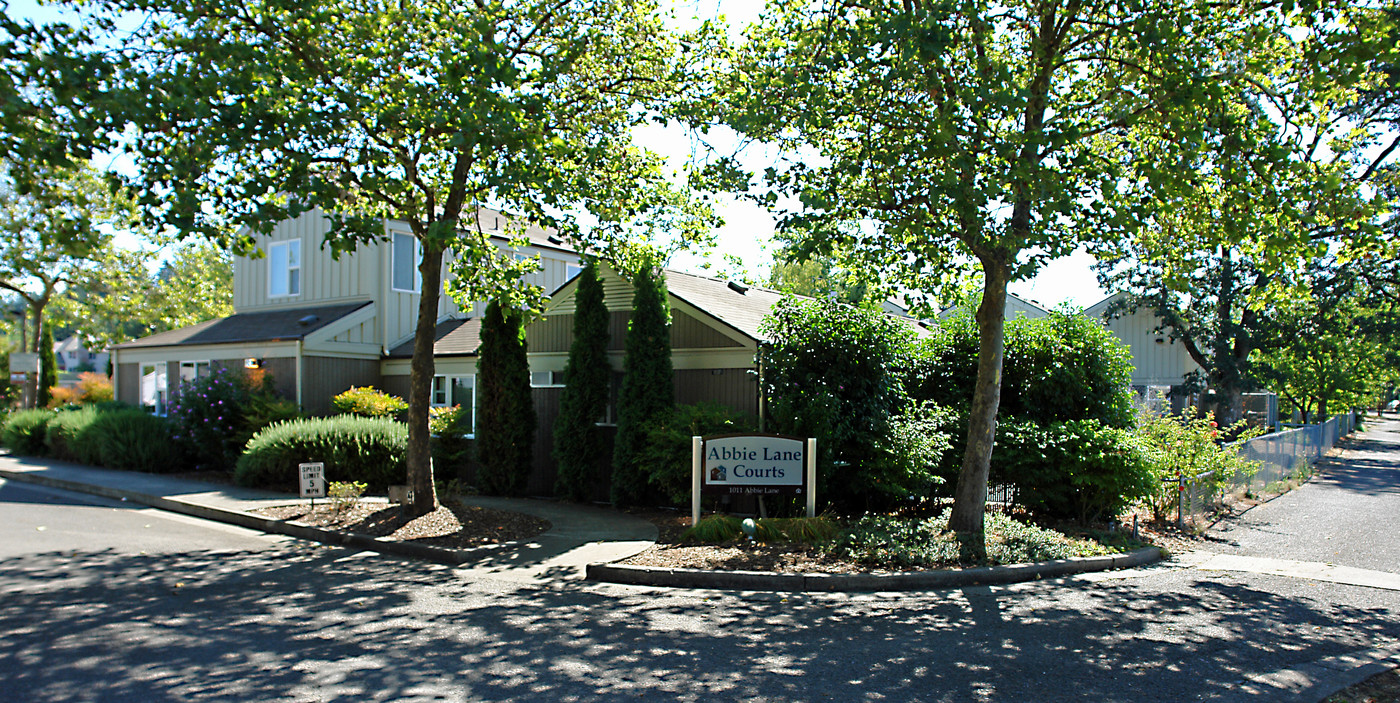 Abbie Lane Courts in Eugene, OR - Building Photo