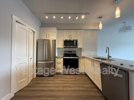 191 Hollywood Rd S in Kelowna, BC - Building Photo