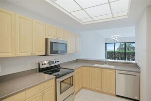 988 Boulevard of the Arts in Sarasota, FL - Building Photo