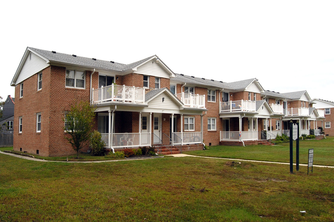 Tilton Gardens Apartments in Egg Harbor Township, NJ - Foto de edificio