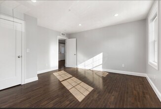 222 Rock St, Unit 2 in Fall River, MA - Building Photo - Building Photo