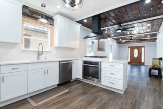 560 W Highland Blvd in San Antonio, TX - Building Photo - Building Photo