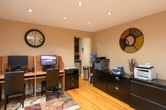 Brookchester Apartments in New Milford, NJ - Foto de edificio - Interior Photo