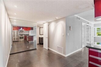 615 NE 12th Ave in Fort Lauderdale, FL - Building Photo - Building Photo