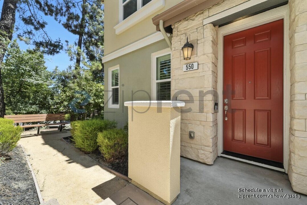 550 Ryan Ter in San Ramon, CA - Foto de edificio